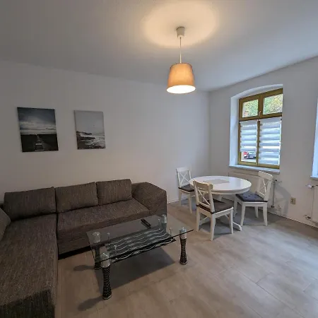 Zwei Zimmer Apartamento *